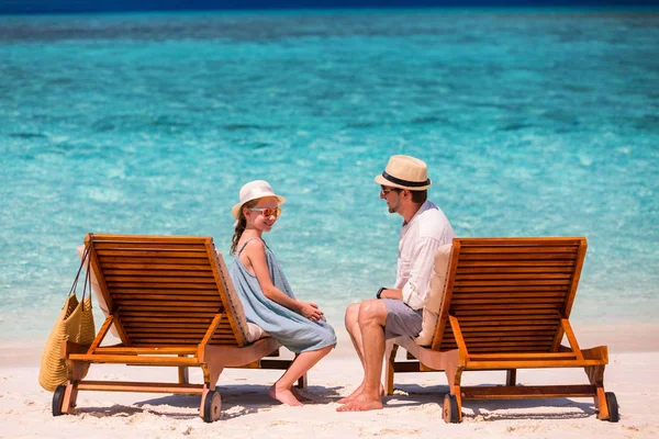 Vater Und Seine Entzückende Kleine Tochter Strand Genießen Tropischen Urlaub — Stockfoto