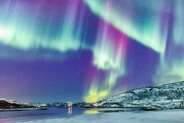 Incríveis Luzes Norte Aurora Borealis Atividade Acima Costa Noruega — Fotografia de Stock