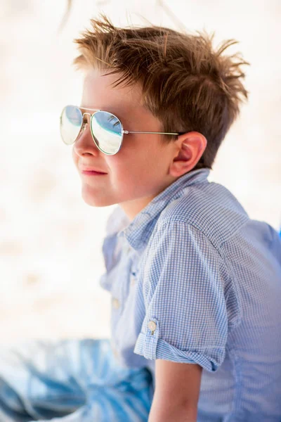 Zomer Portret Van Schattige Kleine Jongen Genieten Van Vakantie — Stockfoto