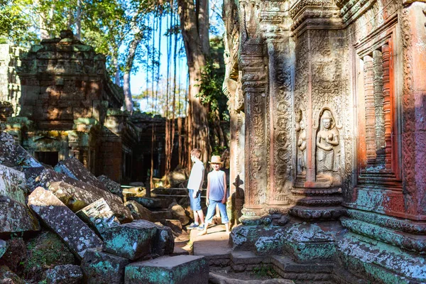 Παιδιά Στο Αρχαίο Ναό Angkor Συγκρότημα Σιέμ Ριπ Στην Καμπότζη — Φωτογραφία Αρχείου