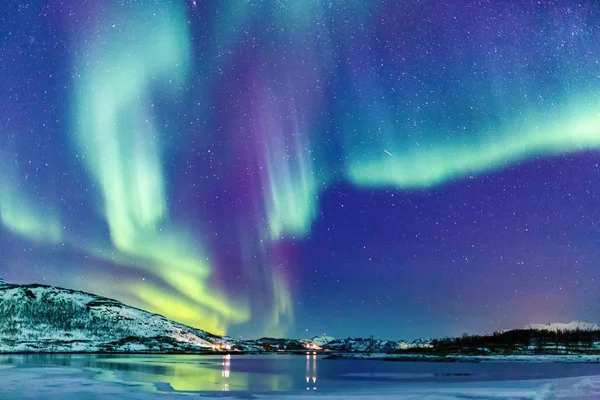 Incríveis Luzes Norte Aurora Borealis Atividade Acima Costa Noruega — Fotografia de Stock