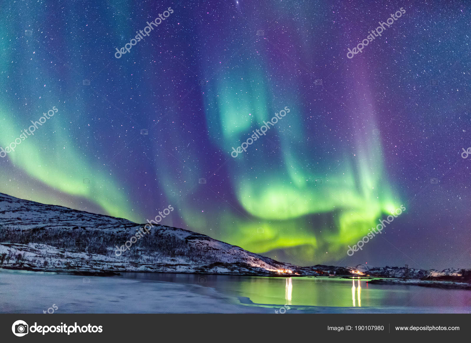 北极光——图库图片© TravelPhotoBloggers #190107980, image size:1600x1167