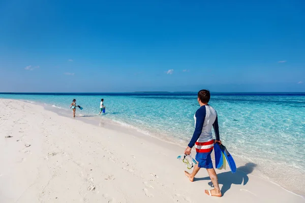 Padre Figli Che Godono Vacanze Estive Mare Sull Isola Tropicale — Foto Stock