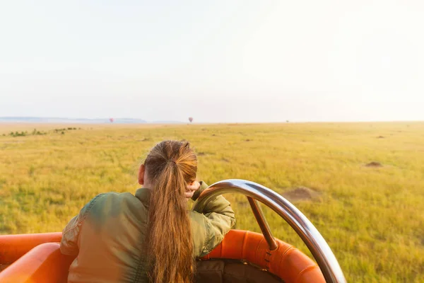 Niña Disfrutando Del Vuelo Matutino Globo Caliente Parque Nacional Masai — Foto de Stock