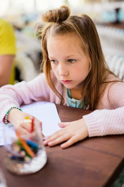 Portrait Décontracté Petite Fille Extérieur Jour Été — Photo