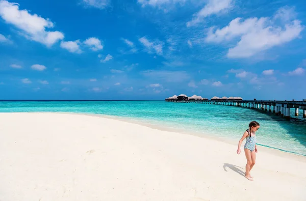 Adorable Petite Fille Plage Pendant Les Vacances Été — Photo