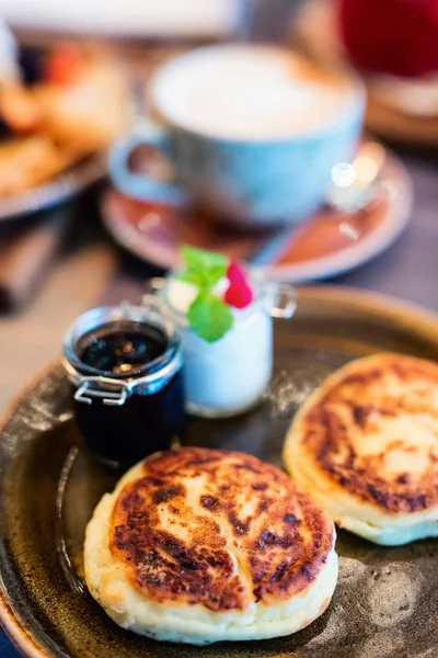 Deliciosas Panquecas Queijo Cottage Servidas Para Café Manhã — Fotografia de Stock