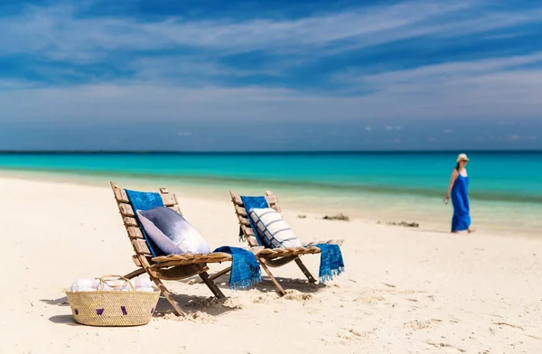 Idyllischer Tropischer Strand Mit Weißem Sand Türkisfarbenem Meerwasser Und Blauem — Stockfoto