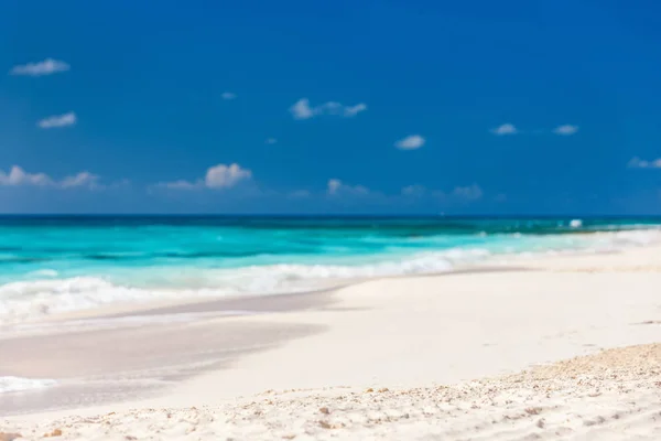 Όμορφη Παραλία Λευκή Άμμο Και Καραϊβική Θάλασσα Στην Κούβα — Φωτογραφία Αρχείου