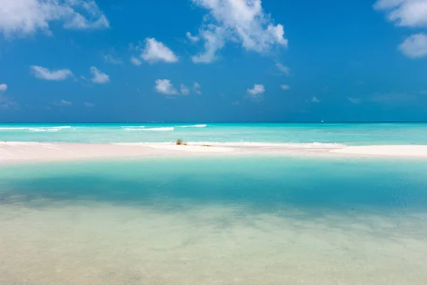 Bella Spiaggia Sabbia Bianca Mare Dei Caraibi Cuba — Foto Stock