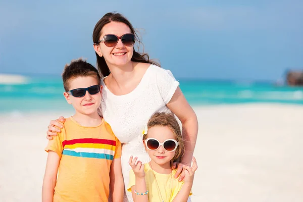 Summer Vacation Portrait Mother Two Kids — Stock Photo, Image