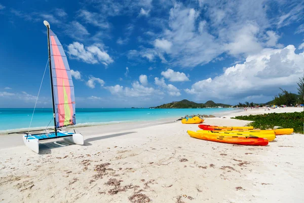 Vacker Tropisk Strand Med Palmer Vit Sand Turkost Hav Och — Stockfoto