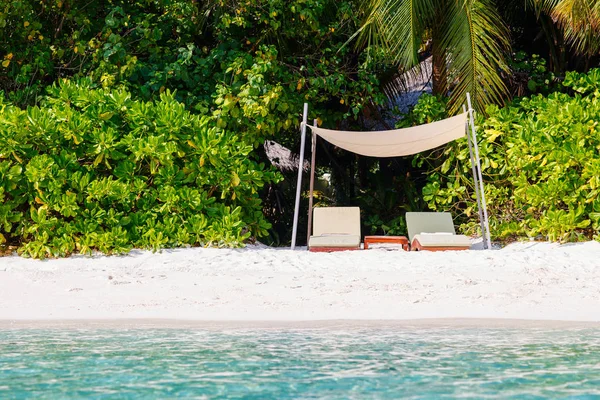 Schöner Tropischer Strand Auf Einer Exotischen Insel Auf Den Malediven — Stockfoto