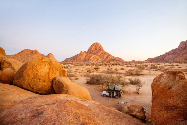 Wunderschöne Landschaft Der Spitzkoppe Mit Malerischen Steinbögen Und Einzigartigen Felsformationen — Stockfoto