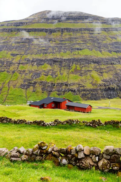 Paysage Couper Souffle Des Îles Féroé Avec Maison Rouge Traditionnelle — Photo