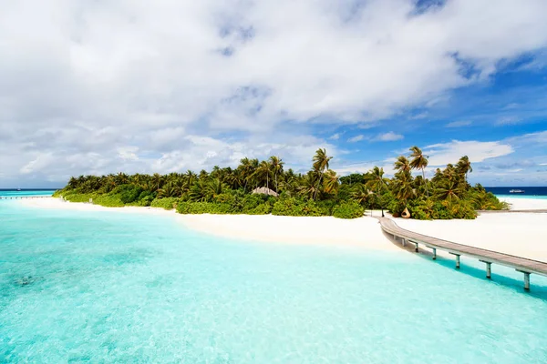Hermosa Isla Tropical Rodeada Océano Turquesa Maldivas — Foto de Stock