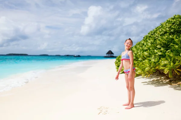 Adorabile Ragazza Spiaggia Durante Vacanze Estive — Foto Stock