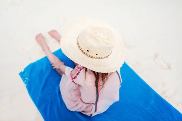 Vue Dessus Fille Adorable Plage Pendant Les Vacances Été — Photo