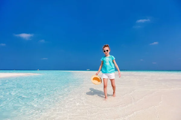 Menina Adorável Praia Durante Férias Verão — Fotografia de Stock