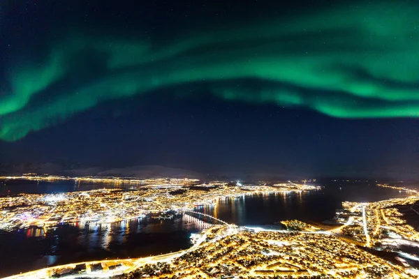 Increíbles Luces Boreales Aurora Boreal Actividad Por Encima Ciudad Tromso — Foto de Stock