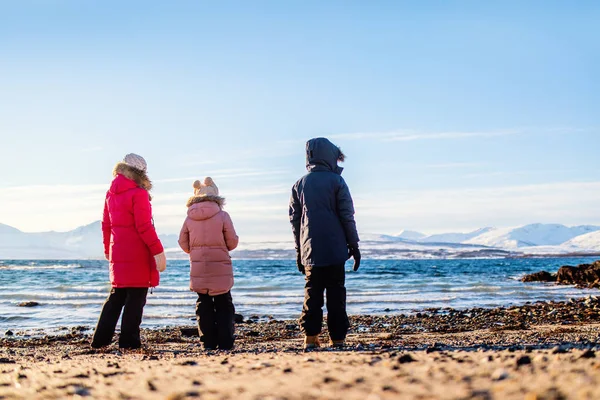 Beautiful Family Mother Kids Enjoying Snowy Winter Day Outdoors Beach — Stock Photo, Image