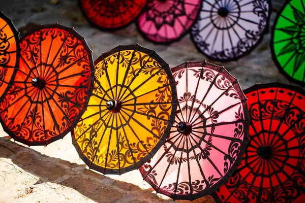 Barevné Tradiční Slunečníky Ručně Vyrobené Továrně Myanmaru — Stock fotografie