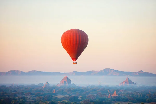 Splendida Vista Del Paesaggio Mongolfiere Volare Sopra Migliaia Antiche Pagode — Foto Stock