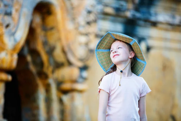 Jong Meisje Bezoekt Oude Tempels Bagan Myanmar — Stockfoto