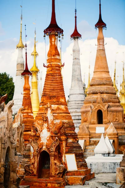 Shwe Indein Pagoda Con Cientos Estupas Centenarias Cerca Del Lago — Foto de Stock