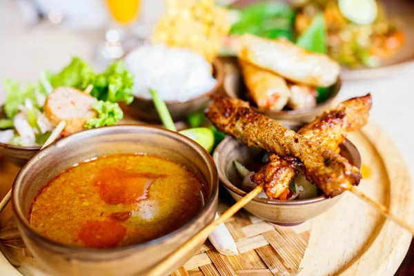 Selectie Van Traditionele Birmese Dishrs Geserveerd Voor Lunch — Stockfoto