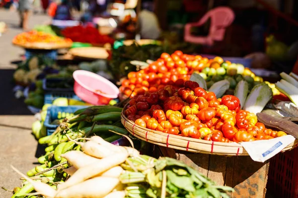 Close Fresh Organic Tomatos Outdoor Market — Stock Photo, Image