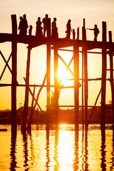 Silueta Bein Bridge Myanmar Při Západu Slunce Teak Nejdelší Most — Stock fotografie