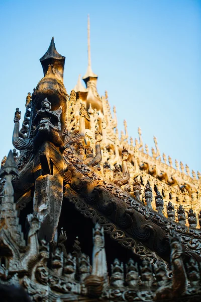 Деревянная Резьба Исторического Буддийского Монастыря Швенандо Расположенного Мандалайской Мьянме — стоковое фото