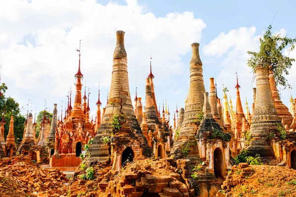 Shwe Indein Pagoda Med Hundrets Månghundraåriga Stupas Nära Sjön Inle — Stockfoto