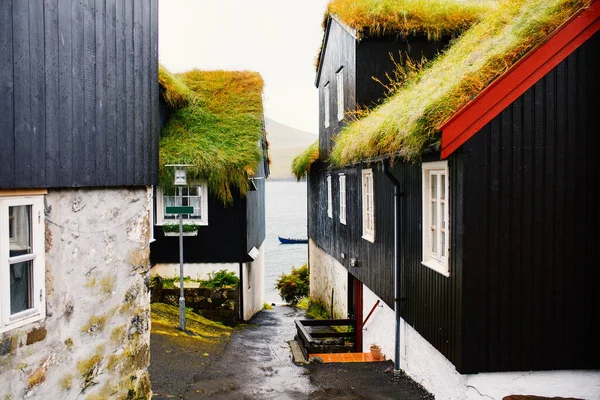 Case Nere Tradizionali Con Tetto Erba Del Quartiere Storico Torshavn — Foto Stock