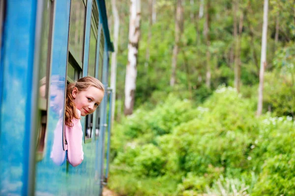 Niña Disfrutando Del Viaje Tren Ella Kandy Entre Plantaciones Las —  Fotos de Stock