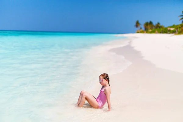 Adorabile Bambina Spiaggia Durante Vacanze Estive — Foto Stock