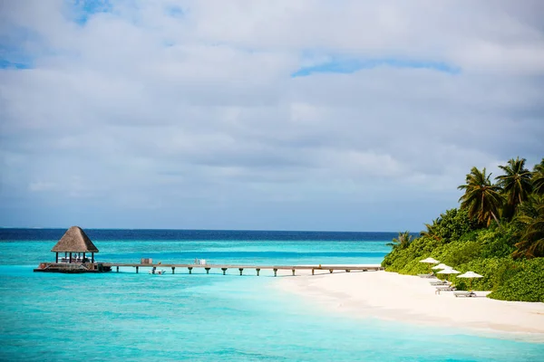 Schöner Tropischer Strand Auf Einer Exotischen Insel Auf Den Malediven — Stockfoto