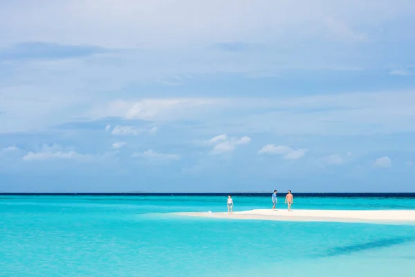 Pai Crianças Desfrutando Férias Praia Verão Ilha Tropical — Fotografia de Stock