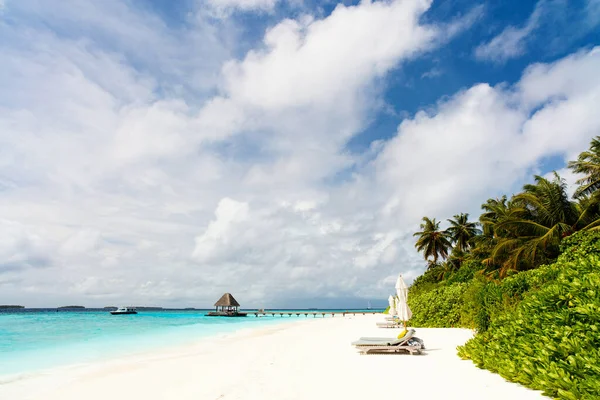 Красивый Тропический Пляж Экзотическом Острове Мальдивах — стоковое фото