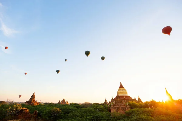 Stunning Landscape View Hot Air Balloons Fly Thousands Ancient Pagodas — Stock Photo, Image