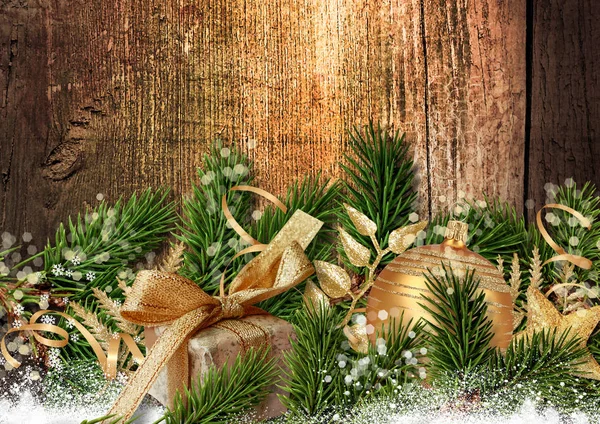 Zweige mit Weihnachtsdekoration — Stockfoto
