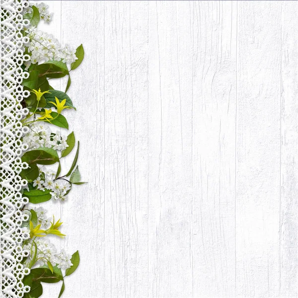 Okraj Bílých Třešňových Květin Bílém Dřevěném Pozadí — Stock fotografie