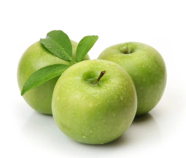 Groene appel op witte achtergrond — Stockfoto