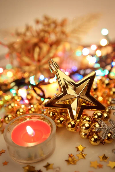 Kerst decor en kaarsen — Stockfoto