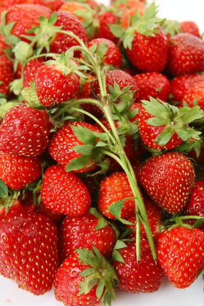 건강에 좋은 식사를 위한 익은 딸기 스톡 사진