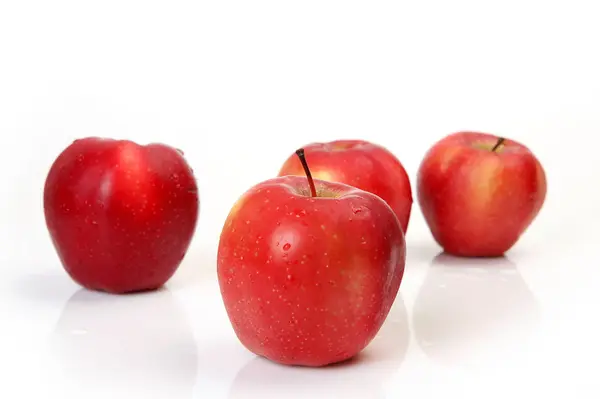 Reife Äpfel für eine gesunde Ernährung lizenzfreie Stockfotos