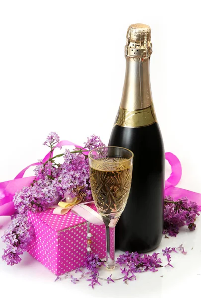 Champagne and lilac branch — Stock Photo, Image