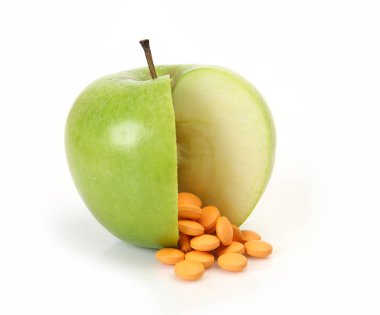 Yeşil elma ve hap