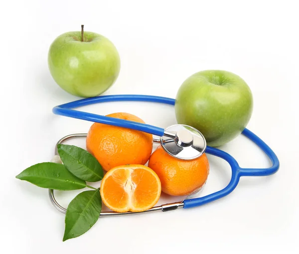 Fruits mûrs et stéthoscope — Photo